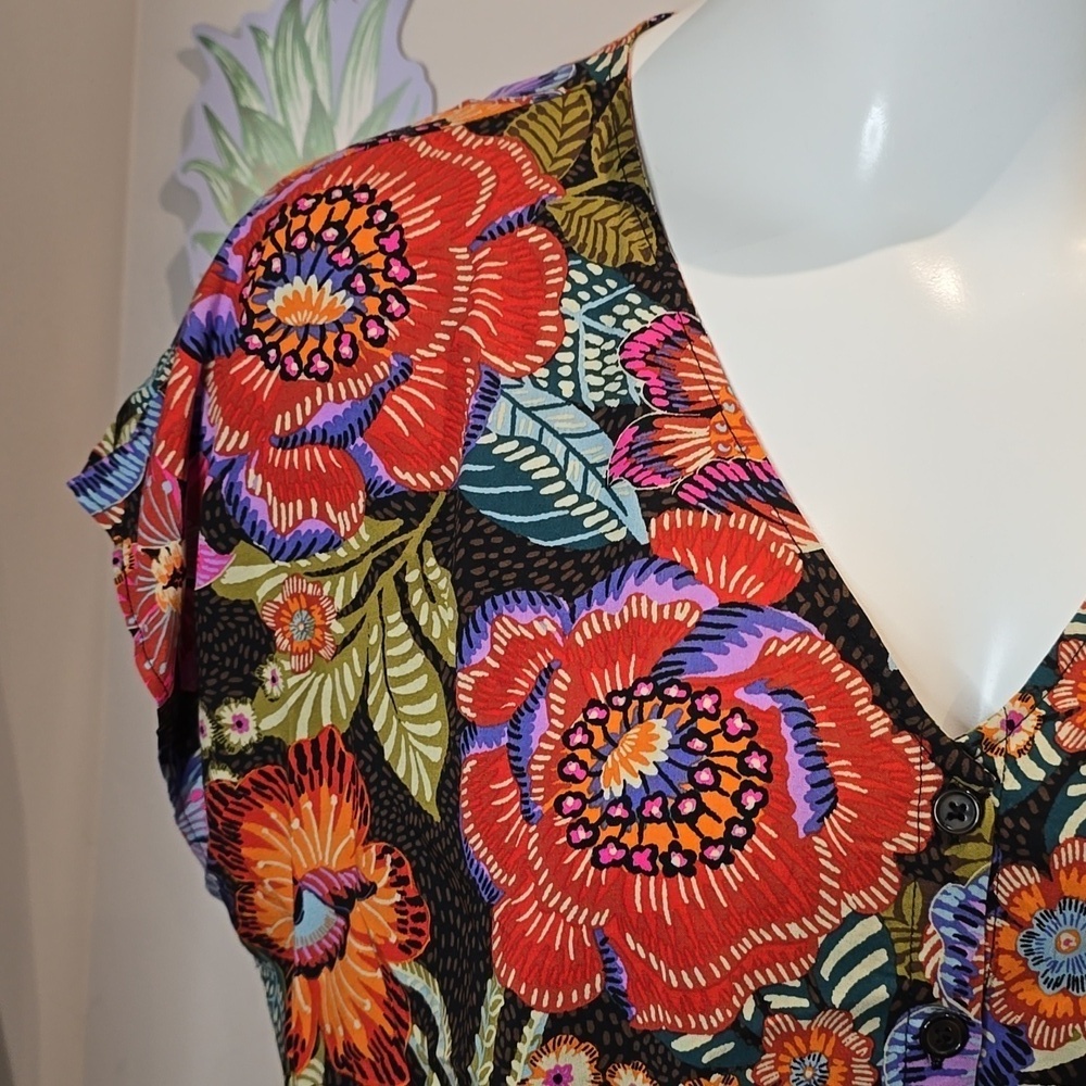 Torrid - Challis Dolman Tie Front Crop Top in Decorative Floral & Deep Black‌ - Picture 3 of 14